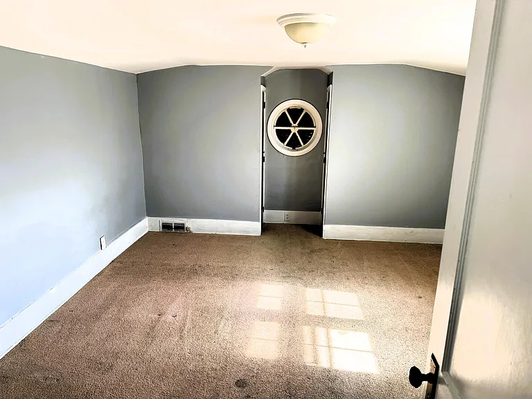 915 Perry Hwy — Photo 13