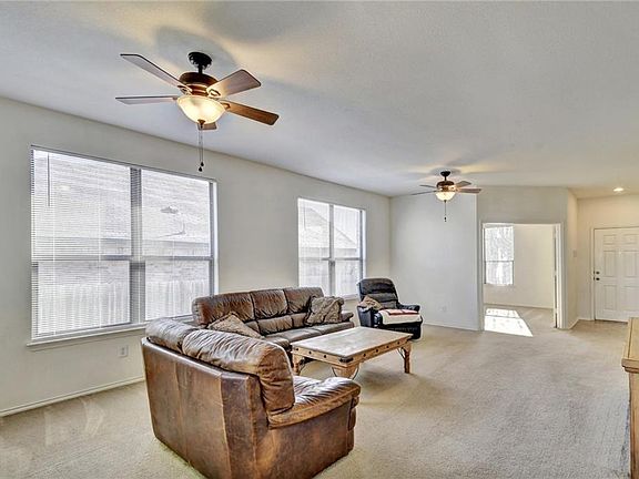 4th image of 2105 Woodway Dr