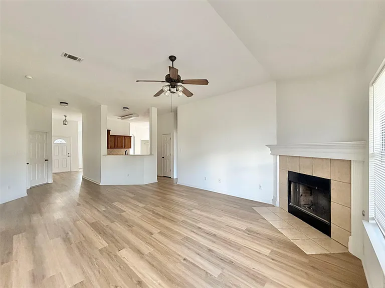 939 Dark Horse Ln — Photo 9