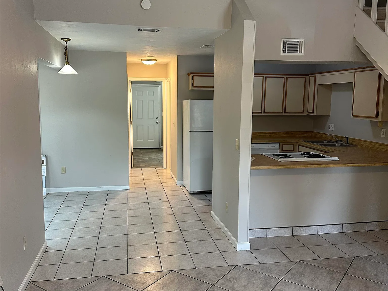 3 bed, 2.0 bath, 1110 sqft, $1,800 — Photo 4