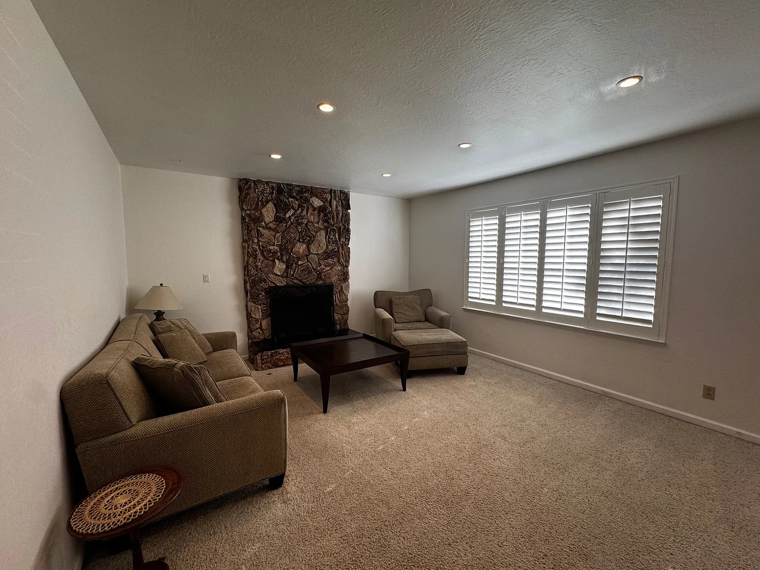 4 bed, 1965 sqft, $6,400 — Photo 4