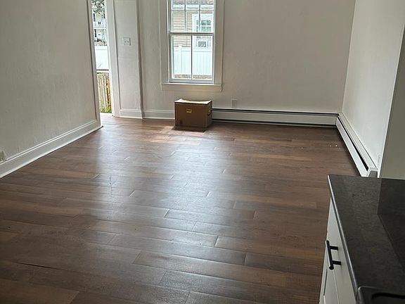 5th image of 21 Woodbine St