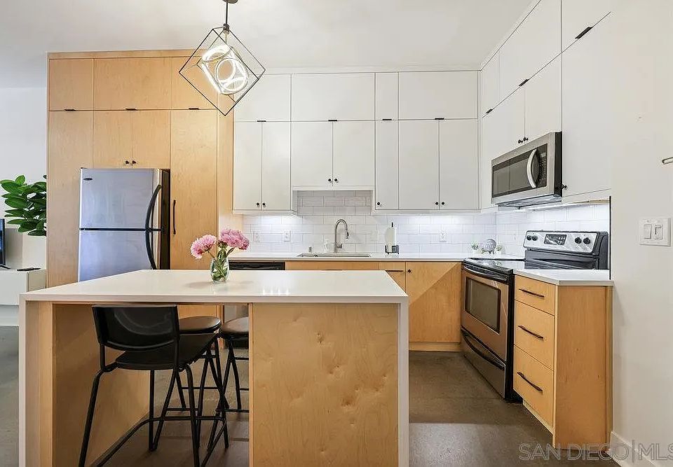 1st image of 889 Date St Unit 103
