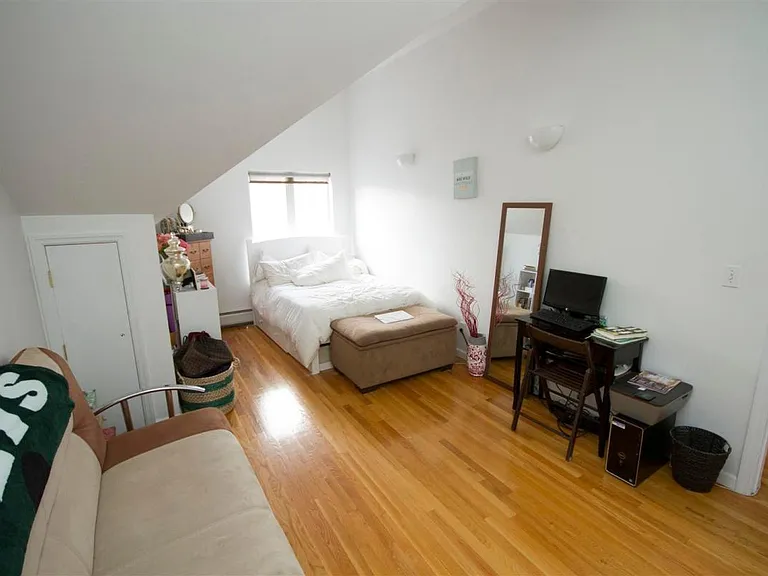 110 Outlook Ave #2 — Photo 5