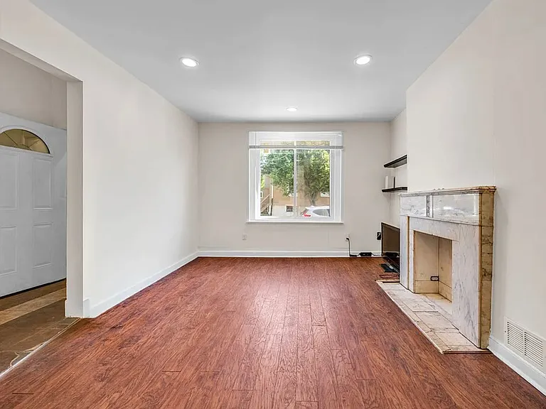 340 Ophelia St — Photo 3