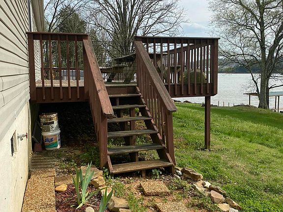 5th image of 404 Lakeview Cove Dr