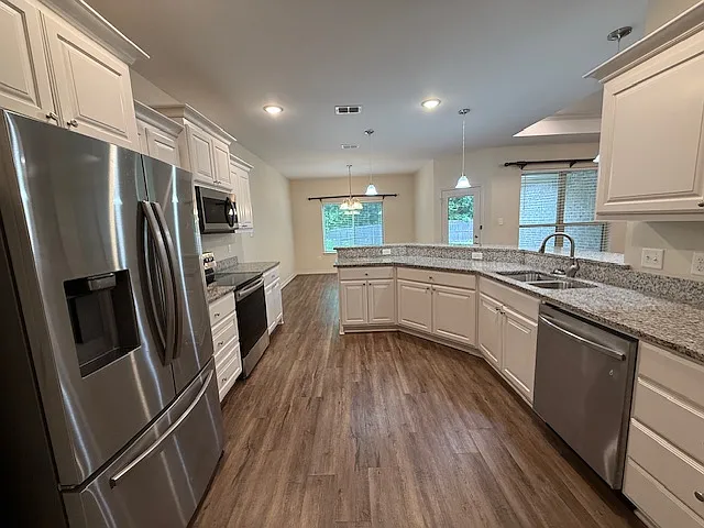 410 Myra Lynn Ln — Photo 4