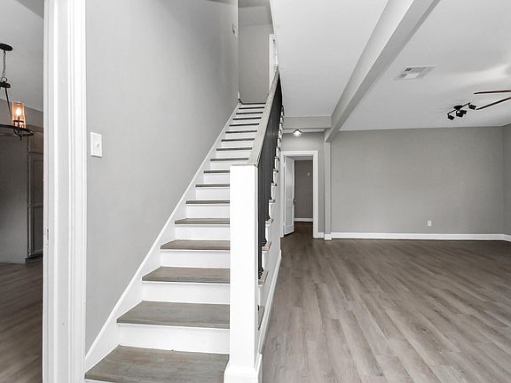 3rd image of 901 N Jones St