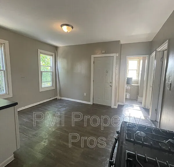 2619 N 23rd St #LOWER — Photo 8