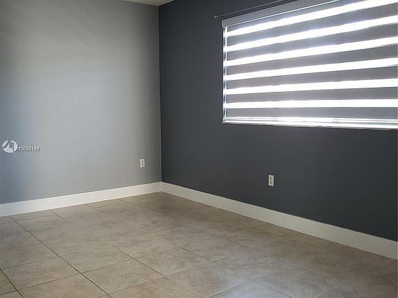 4th image of 2492 Centergate Dr