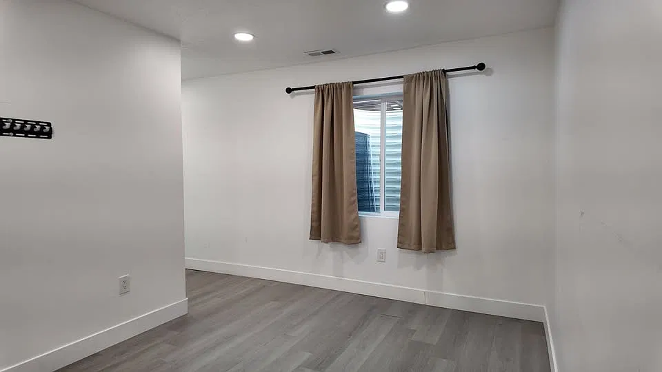 4 bed, 2.5 bath, 2200 sqft, $2,500 — Photo 4