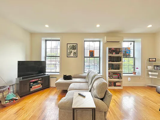 Rented by Doorway NYC, LLC | media 21