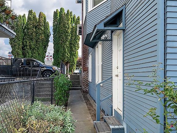 4th image of 2924 Nassau St #5