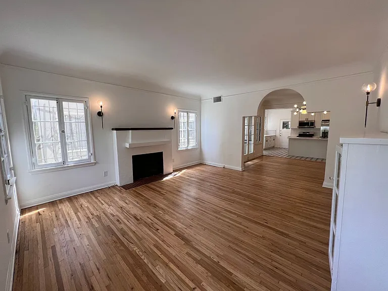 741 S Mansfield Ave — Photo 1