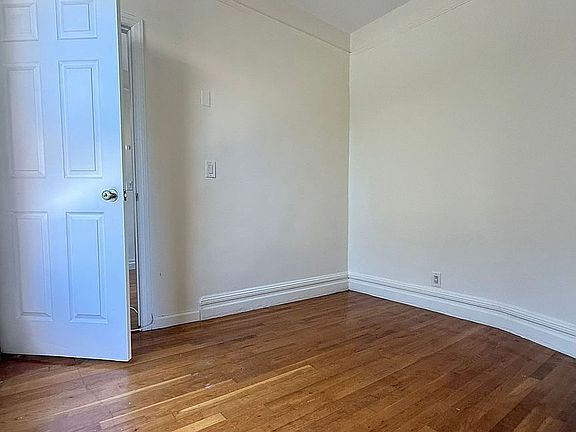 5th image of 196 W 108th St APT 3N