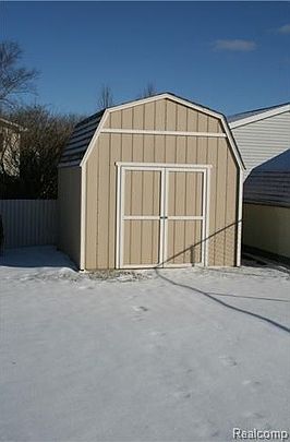 2nd image of 913 Meadowlark Ln