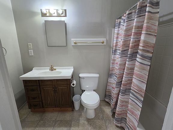 5th image of 118 S Main St APT 4