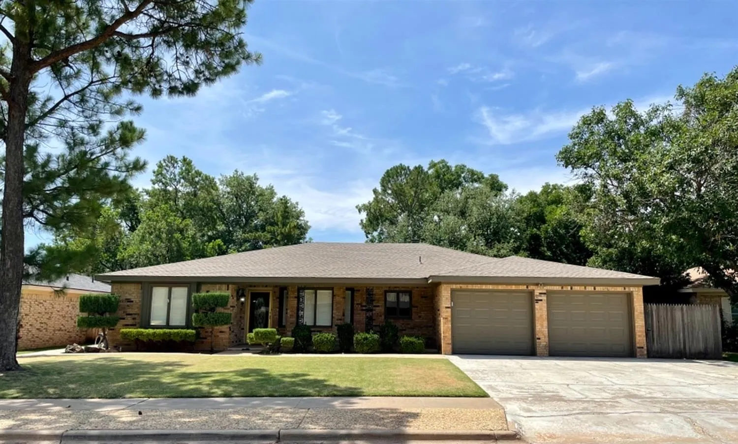 3 bed, 2474 sqft, $2,200 — Photo 1