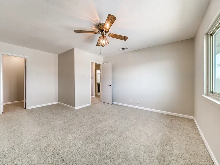 5866 Royal Rdg — Photo 10