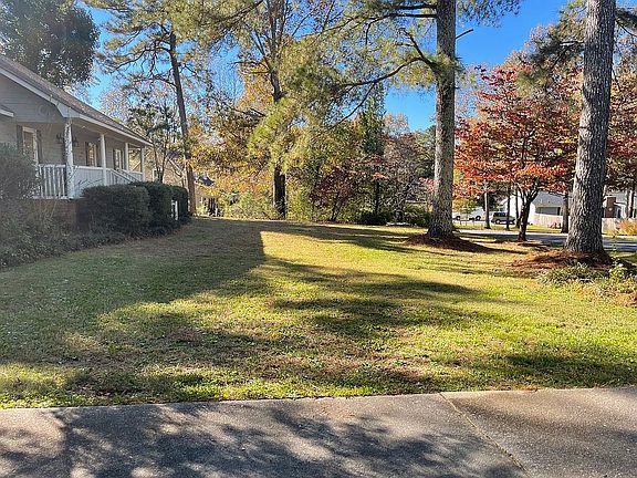 Beautiful front yard 