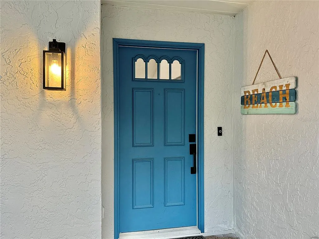 3 bed, 3.0 bath, 1937 sqft, $6,000 — Photo 2