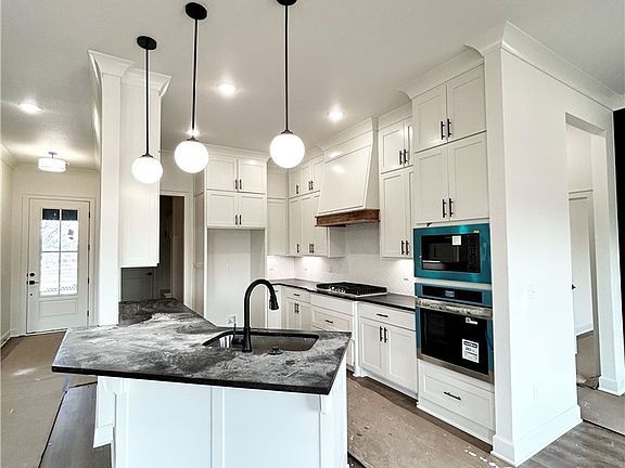 3rd image of 2818 Rife Cir