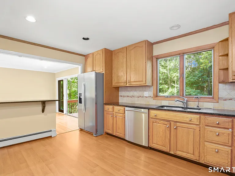 122 Deforest Rd — Photo 4