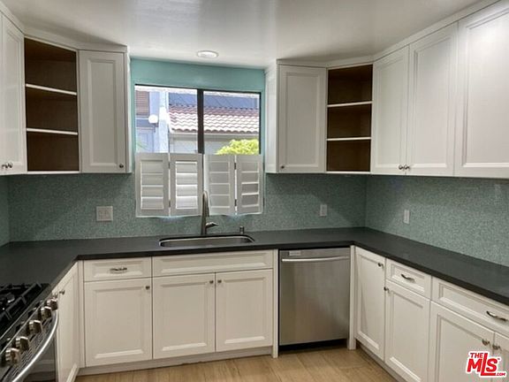 2nd image of 1925 S Beverly Glen Blvd APT 31