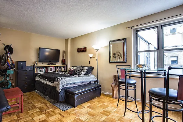 Sold by The Bamberger Group | media 23