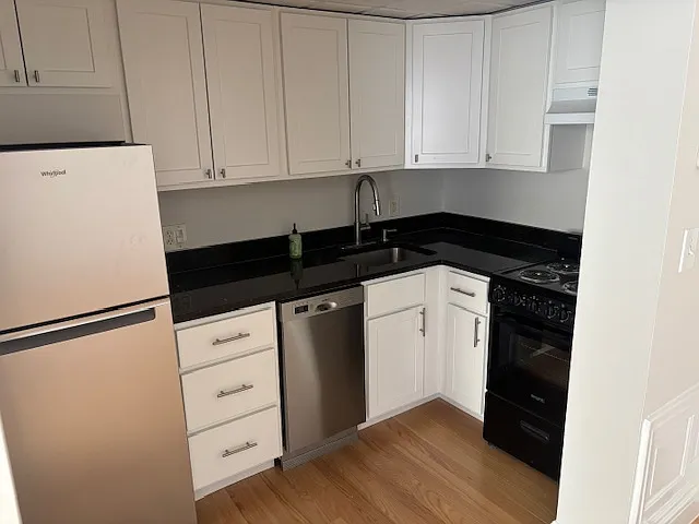 Studio, 650 sqft, $2,400 — Photo 3