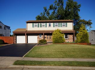 12 Surrey Rd, Somerset, NJ 08873