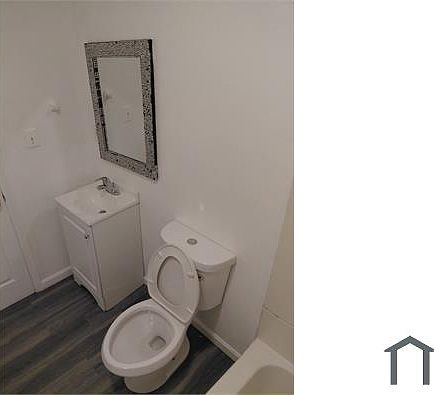 4th image of 472 Park Ave APT 1