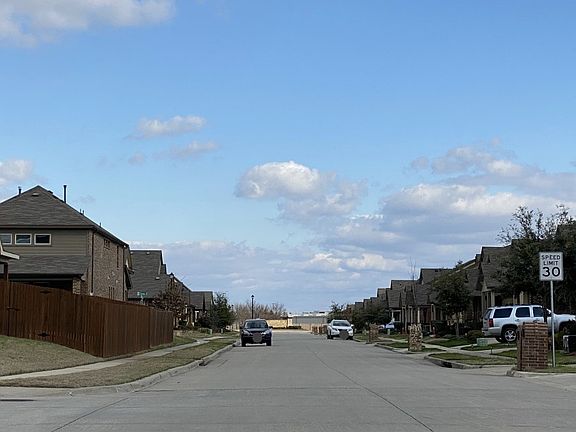 3rd image of 2118 Marigold Dr