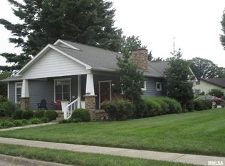 500 N Maple St, Benton, IL 62812