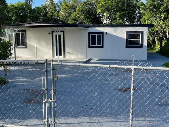 5764 E 5th Ave, Hialeah, FL 33013