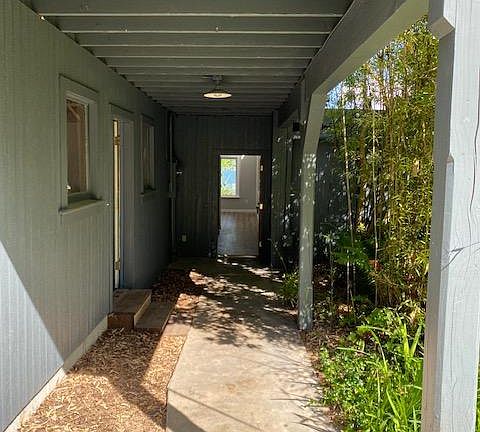 Long covered entry is wonderful in the rainy weather