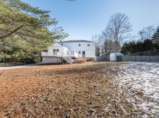 8 Elysian Dr, Andover, MA 01810