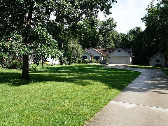 3rd image of 8447 Pineview Lake Dr