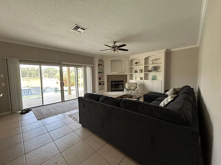 209 Strathmore Cir — Photo 27