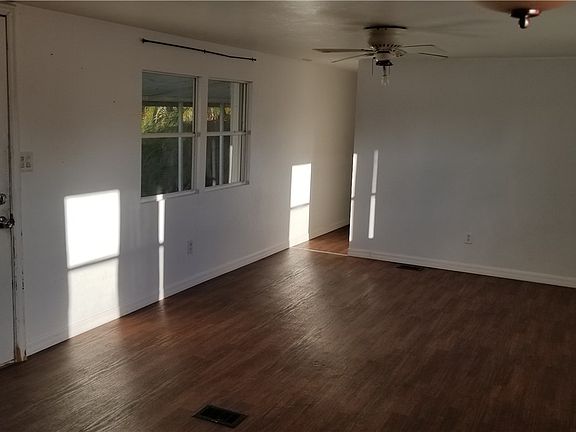 5th image of 4 Emily Ln