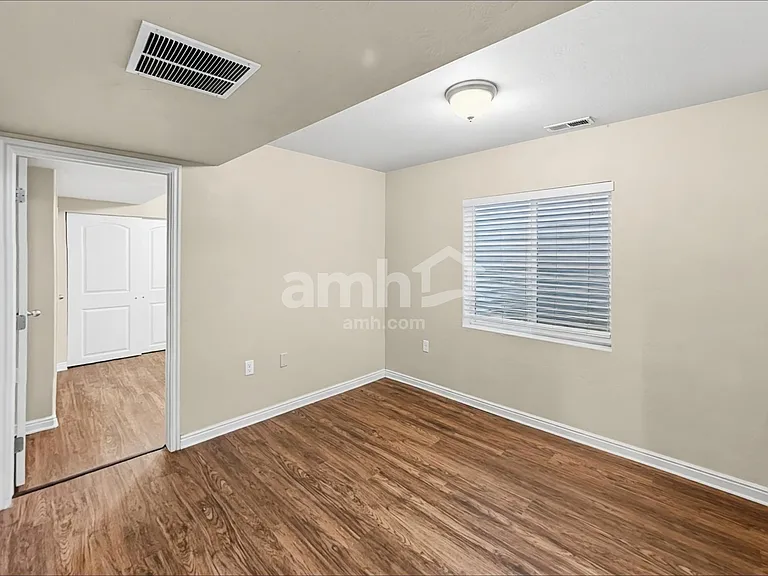 228 W Cedar Grove Ln — Photo 9
