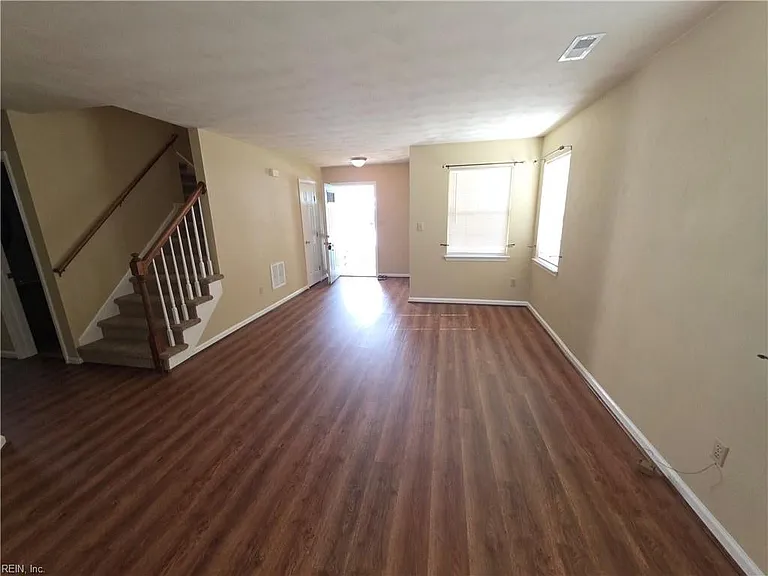 1460 Berkshire Dr — Photo 26
