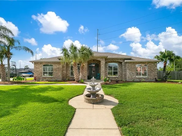 110 Regina Dr, Belle Chasse, LA 70037