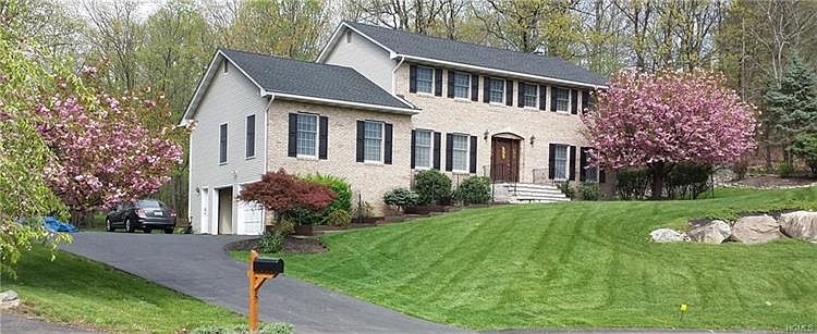 1st image of 39 Algonquin Dr