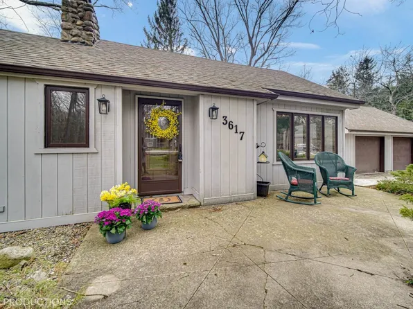 3617 Powhatan Dr, Michiana Shores, IN 46360