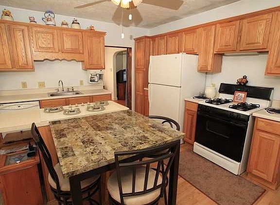 5th image of 121 Ardella St