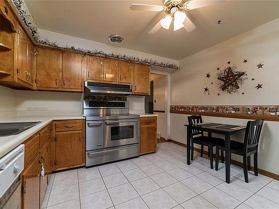 3rd image of 1133 Skyline Dr