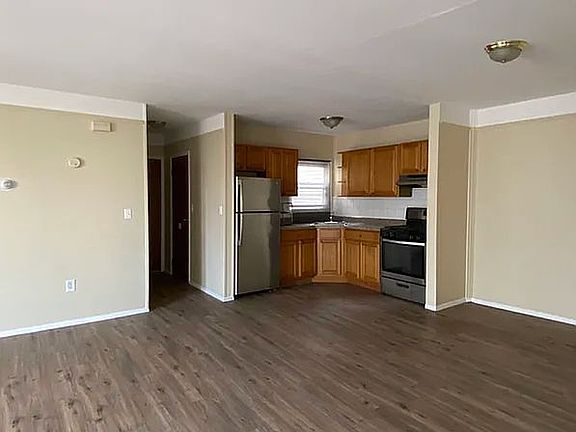 5th image of 68-17 Forest Ave #Bld