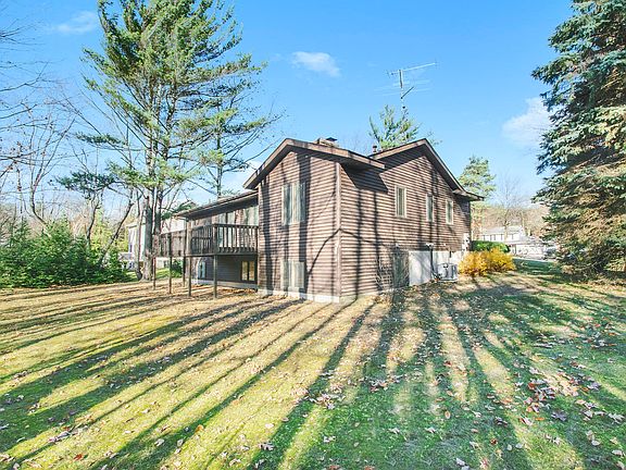 3rd image of 15930 Ryan Dr