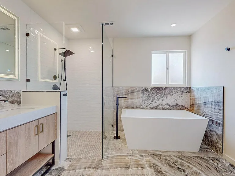 8005 Pickard Ave NE — Photo 32